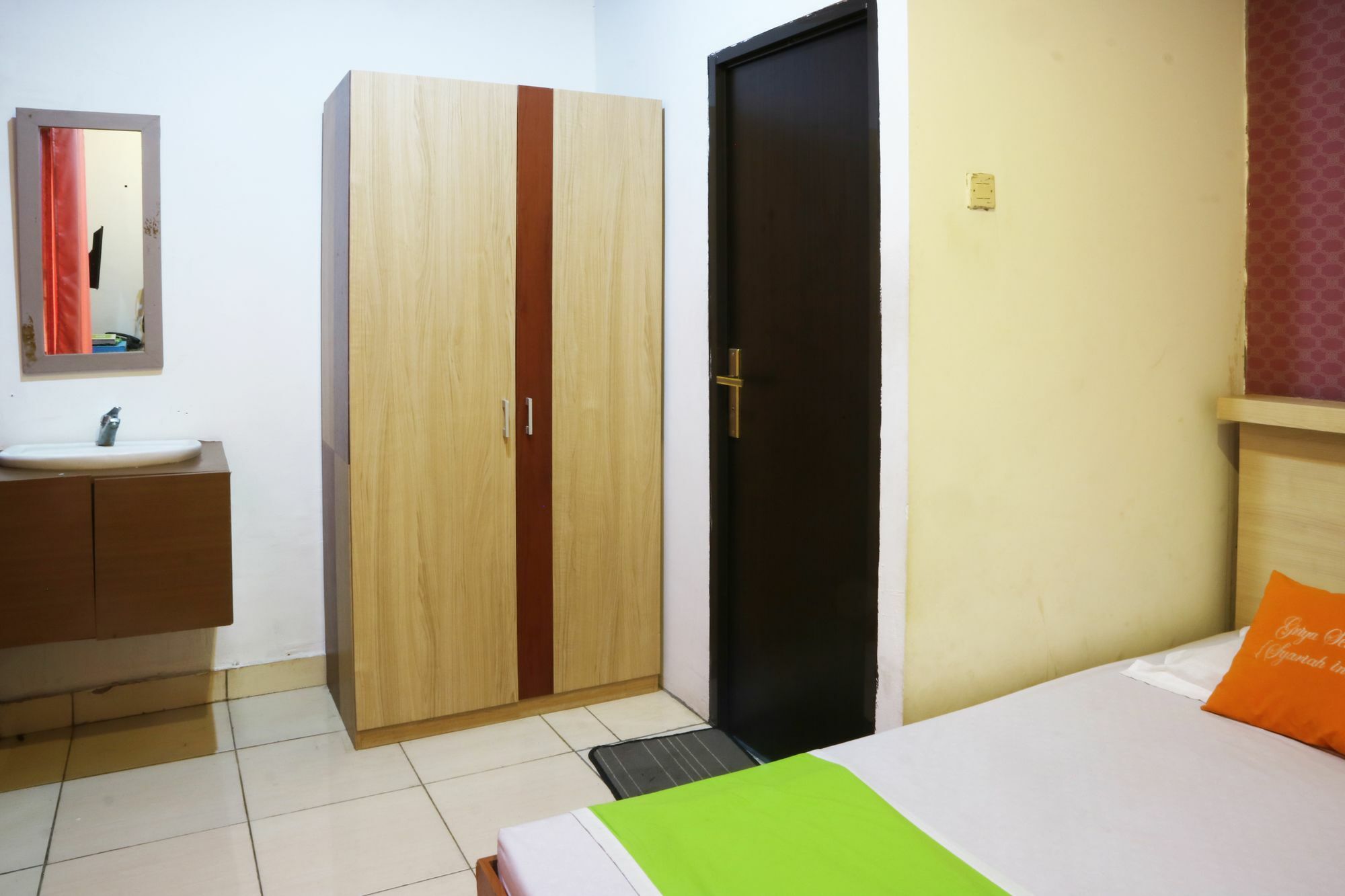 Seungit Syariah Inn Tebet Mitra Reddoorz Jakarta Kültér fotó