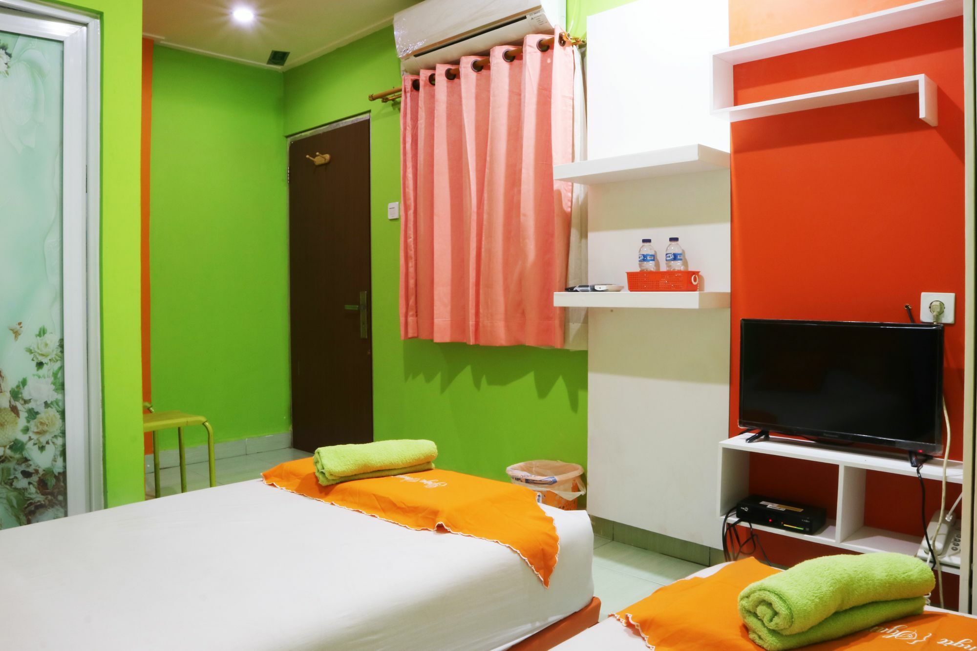 Seungit Syariah Inn Tebet Mitra Reddoorz Jakarta Kültér fotó